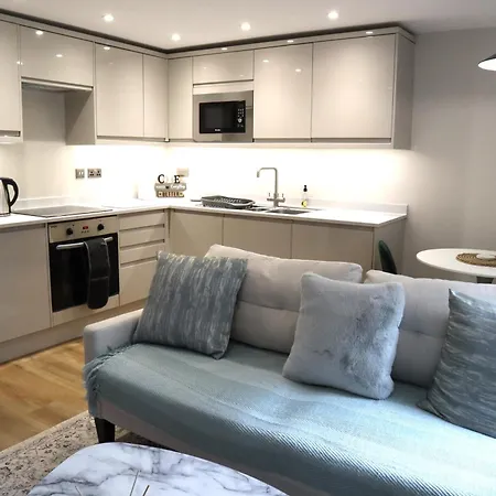 1 Bedroom Stylish * Лідс